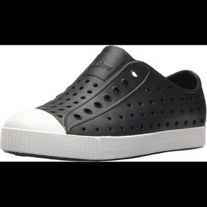 Native Jefferson shoes size 5C. Black EUC!